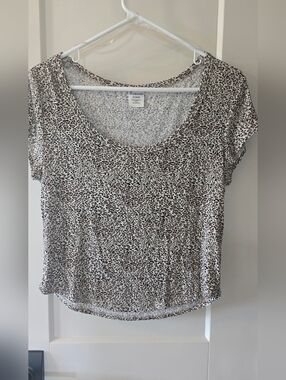 No Boundries Scoop Neck Leopard Print Crop Sleeved Tee, Size XL